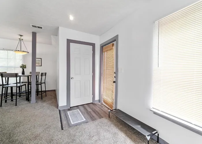 Bamboo Retreat- Private Parking -new Reno -central