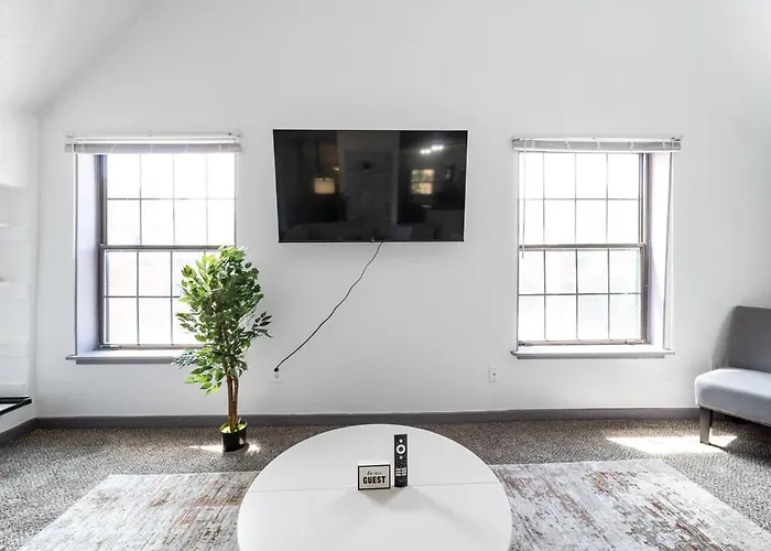 Bamboo Retreat- Private Parking -new Reno -central *