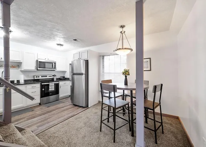 Bamboo Retreat- Private Parking -new Reno -central