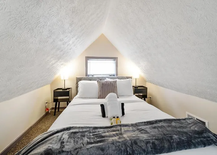 Bamboo Retreat- Private Parking -new Reno -central